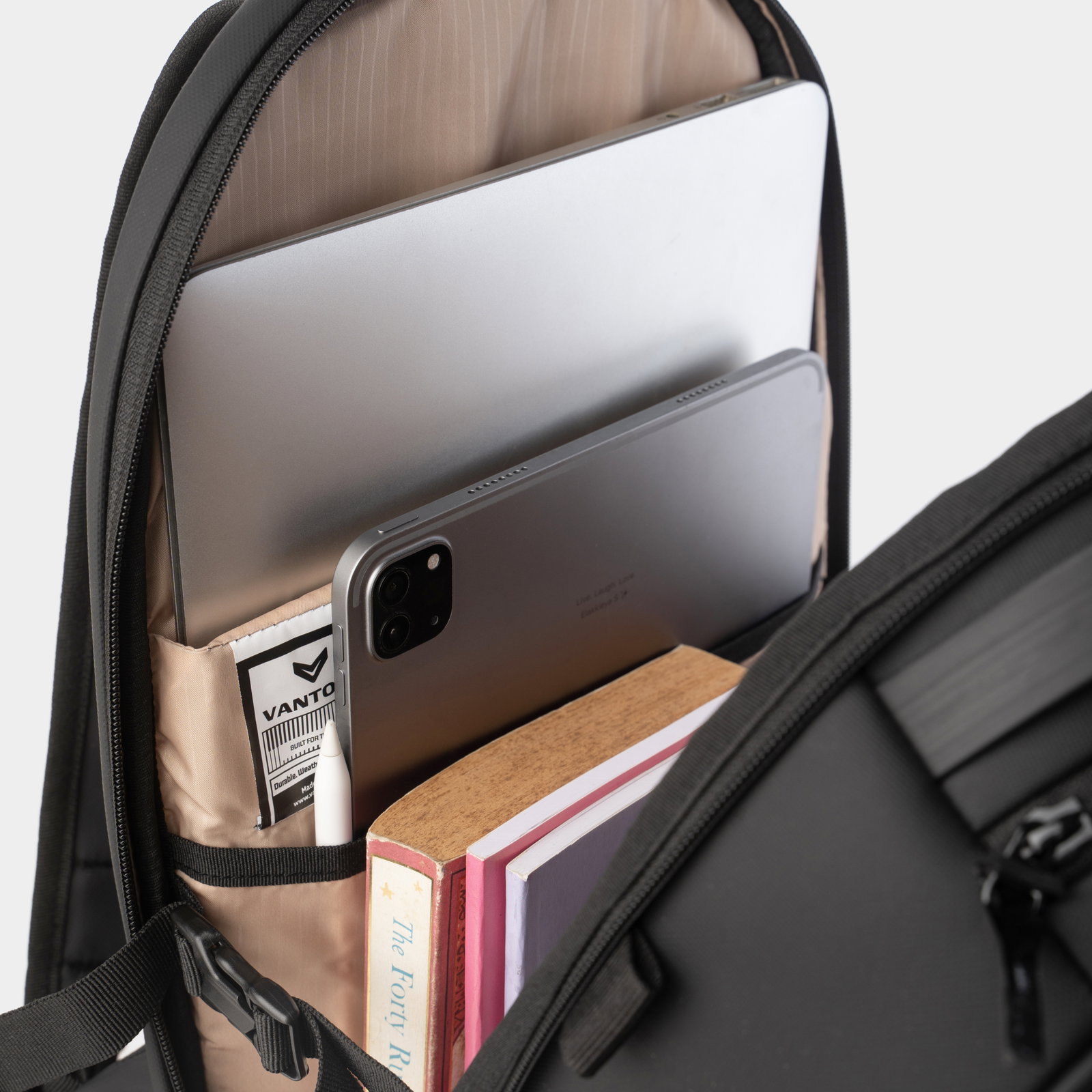 BRAND — VANTORA photoshoot – frame 20
